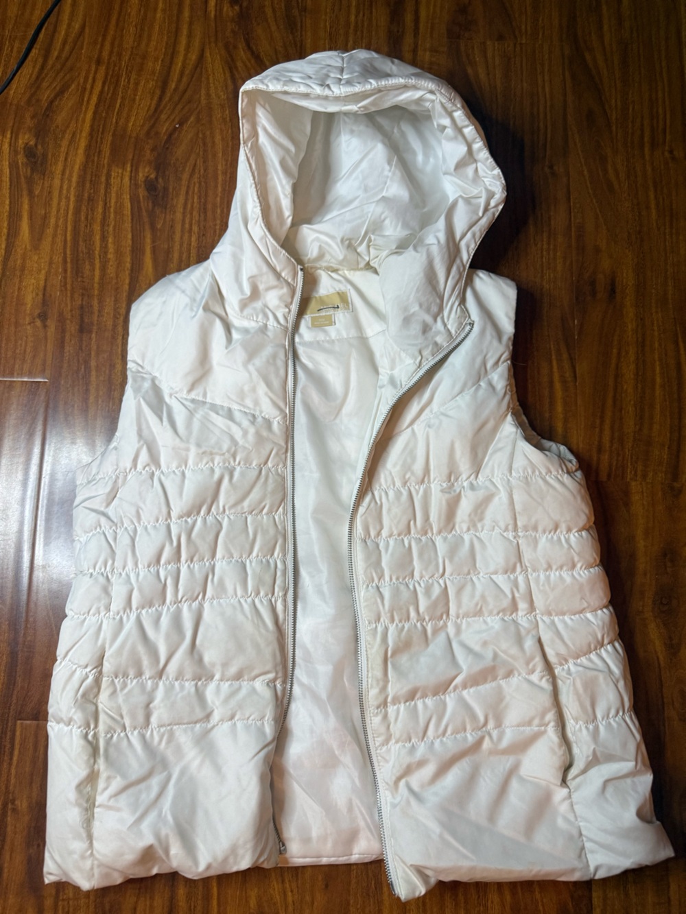 Michael Kors Women's White Puffer Vest Jacket - Lightweight Quilted Hooded Vest